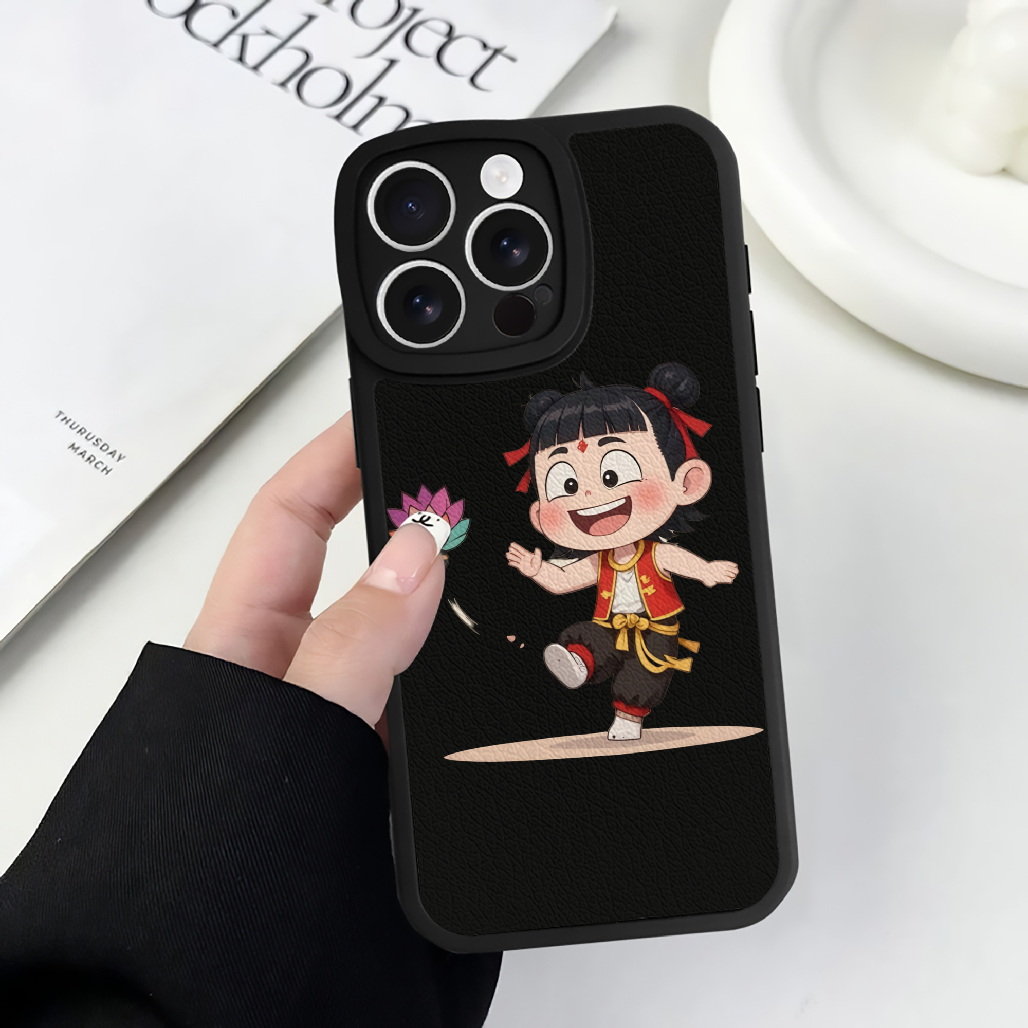 （画像用） Ne Zha 2 ナタ 魔童の大暴れ 【iPhone 16シリーズ対応】シリコンスマホケース（レザー調） 材質：シリコン
